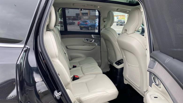 Volvo XC90 2.0 T8 PHEV Ultra Dark 5dr AWD Geartronic Estate